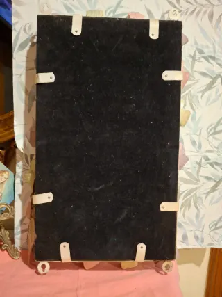 Espejo decorado con flores de hierro