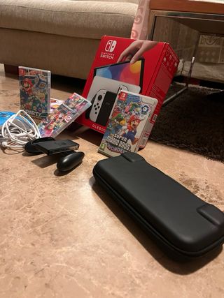 Nintendo Switch OLED Bianca + Giochi