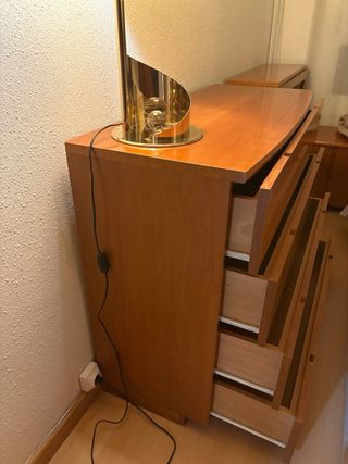 Cómoda 4 cajones + 2 mesitas noche