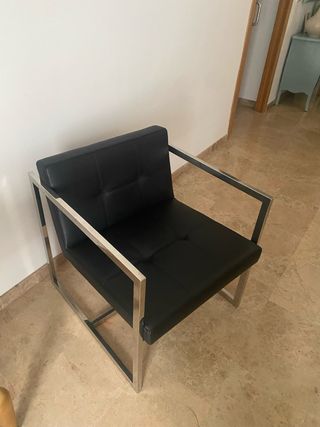 Sillón moderno negro y plateado