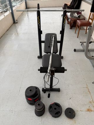 Lote de gimnasio: banco, barras, pesas, multipower