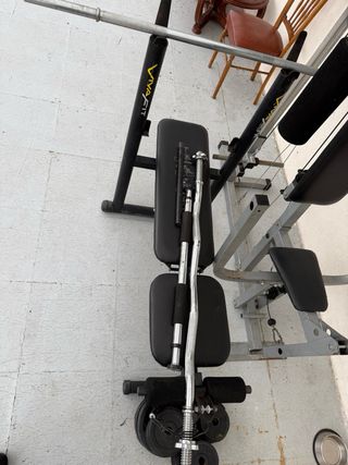 Lote de gimnasio: banco, barras, pesas, multipower