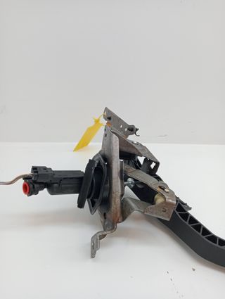 PEDAL ACELERADOR VOLVO V40 (2)