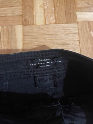 Pantalón culotte Stradivarius negro