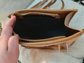 Bolso de peluche beige y marrón