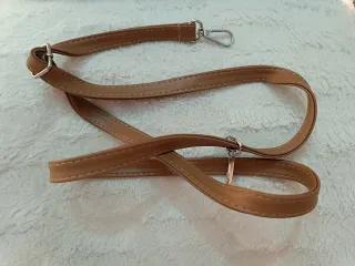 Bolso de peluche beige y marrón