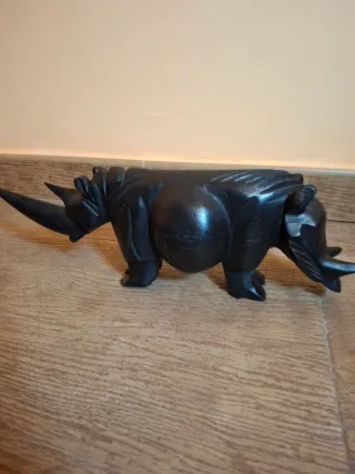 Figura Rinoceronte Madera Tallada