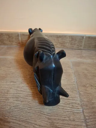 Figura Rinoceronte Madera Tallada