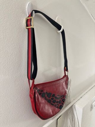 Borsa a tracolla rossa mezzaluna