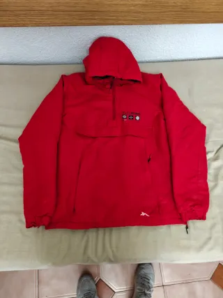 Chaqueta Anorak Roja con Capucha