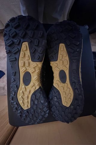 Botas de fútbol negras y doradas Talla 37 nuevas