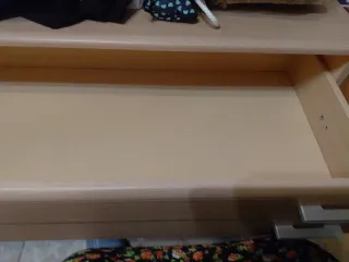 Cómoda con espejo y 2 mesitas a juego