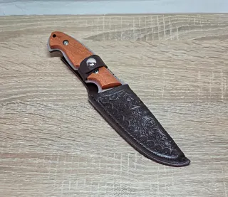 Cuchillo de colección con funda de cuero