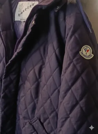 Piumino Moncler viola con cappuccio