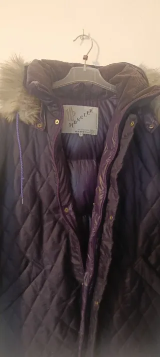 Piumino Moncler viola con cappuccio