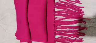 Suéter de lana con cuello alto y flecos