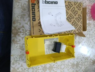 Scatola incasso Bticino gialla