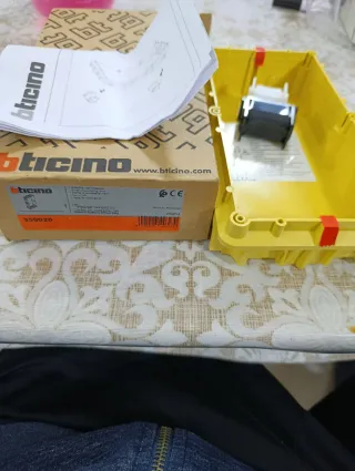 Scatola incasso Bticino gialla