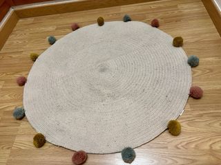Alfombra redonda yute pompones