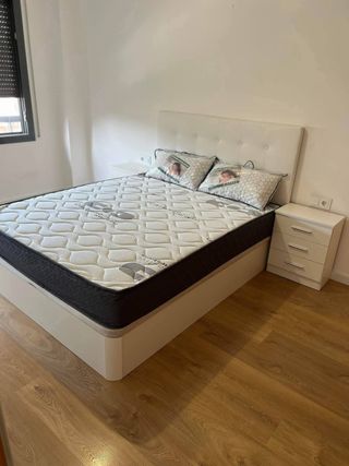 Cama canapé colchón y cabezal con mesitas nuevo