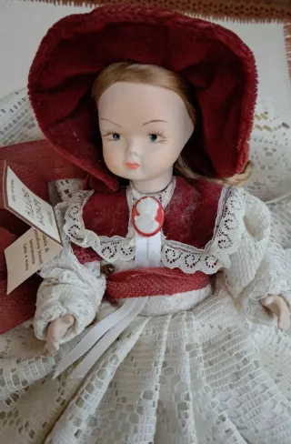 Bambolina in porcellana biscuit di Capodimonte