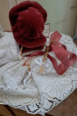 Bambolina in porcellana biscuit di Capodimonte