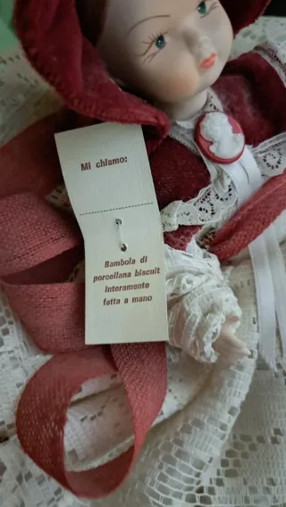 Bambolina in porcellana biscuit di Capodimonte