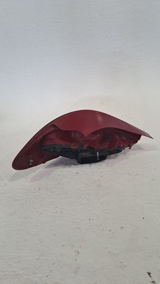 PILOTO TRASERO DERECHO PEUGEOT 207 (8)
