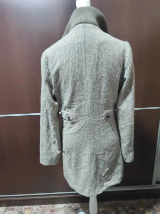 Bonito chaquetón marrón y beige