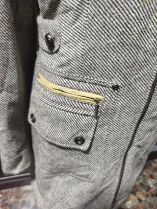 Bonito chaquetón marrón y beige