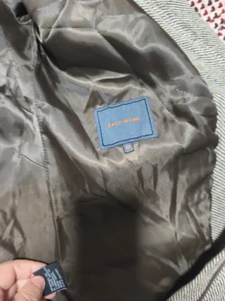 Bonito chaquetón marrón y beige