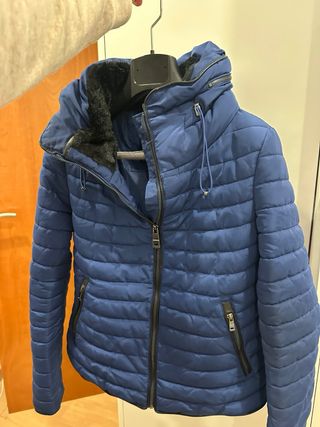 Chaqueta Zara azul acolchada