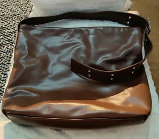 Bolso de hombro marrón