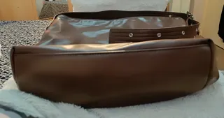 Bolso de hombro marrón