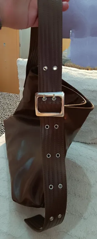 Bolso de hombro marrón