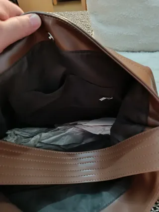 Bolso de hombro marrón