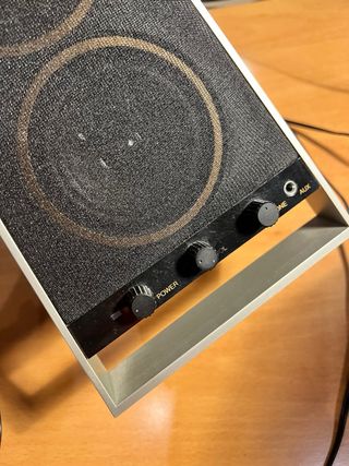 Altavoces ALTEC LANSING, más un regalo.