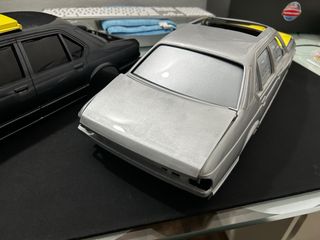 Coche de juguete a escala