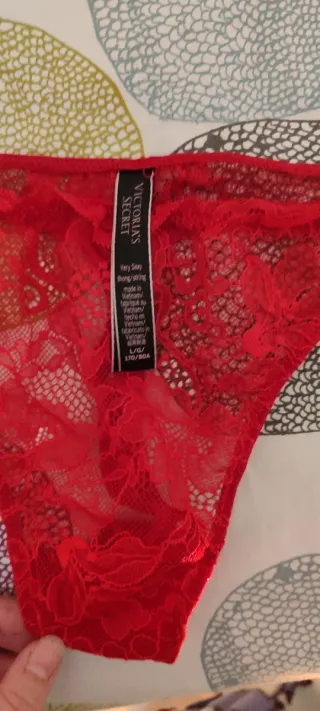 Conjunto Sujetador Push-Up y Tanga Victoria's Secr