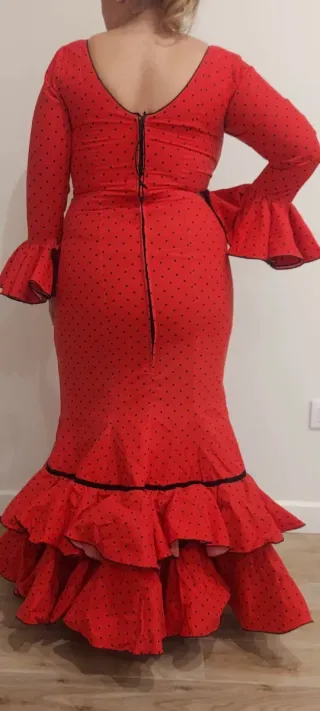 Traje de flamenca rojo con lunares negros medidas