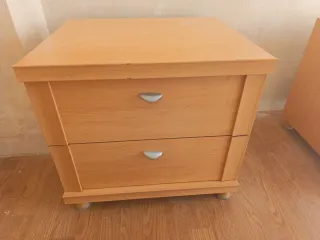 Mesitas de noche de madera y cristal