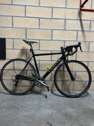 Bicicleta de carretera Canyon Negra