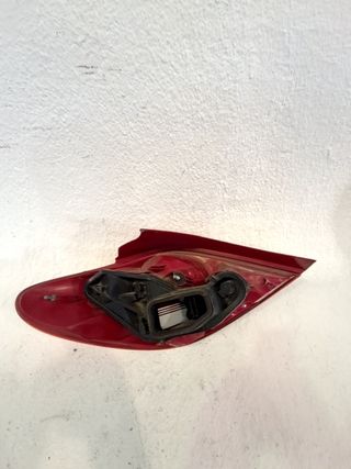 PILOTO TRASERO DERECHO PEUGEOT 207 (6)