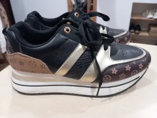 Zapatillas mujer negras y doradas