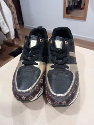 Zapatillas mujer negras y doradas