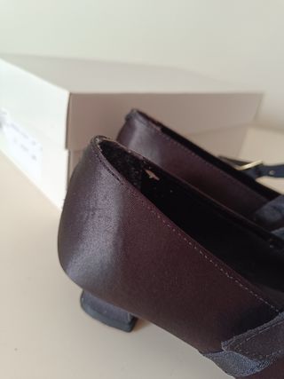 Zapatos de vestir negros con tira