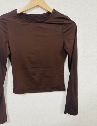 Camiseta manga larga marrón ajustada