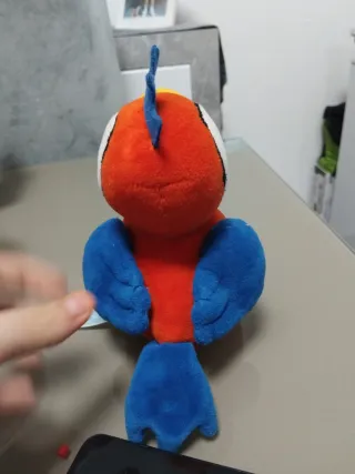 Loro de peluche parlante