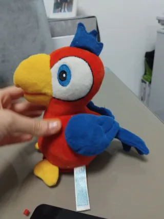 Loro de peluche parlante