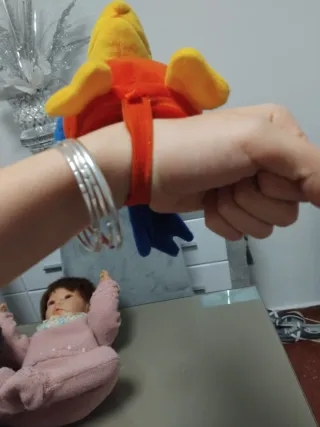 Loro de peluche parlante